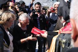 ՆՈՐԱԳՈՒՅՆ ԶԻՆՅԱԼ ԱԶԳԱՅԻՆ ԱԶԱՏԱԳՐԱԿԱՆ ՊԱՅՔԱՐԻ ՀՈԳԵՎՈՐ ՀԱՅՐ ԳՈՒՐԳԵՆ ՅԱՆԻԿՅԱՆԻ ՄԱՍՈՒՆՔՆԵՐԸ ԱՄՓՈՓՎԵՑԻՆ ԵՌԱԲԼՈՒՐՈՒՄ