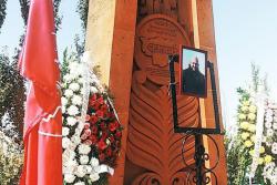 Եռաբլուրում հողին հանձնվեց ընկեր Հակոբ Տաղլյանի դին