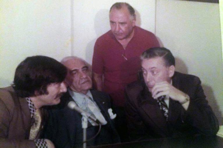 Գուրգէն Եանիկեան, Լեւոն Երկաթեան (ոտքի)։